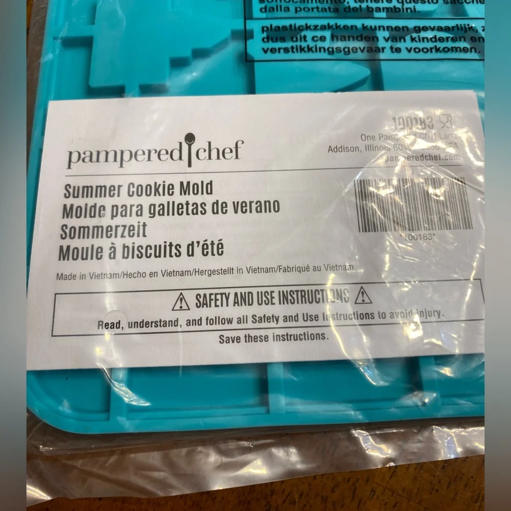 Pampered Chef Summer cookie mold. New in package.